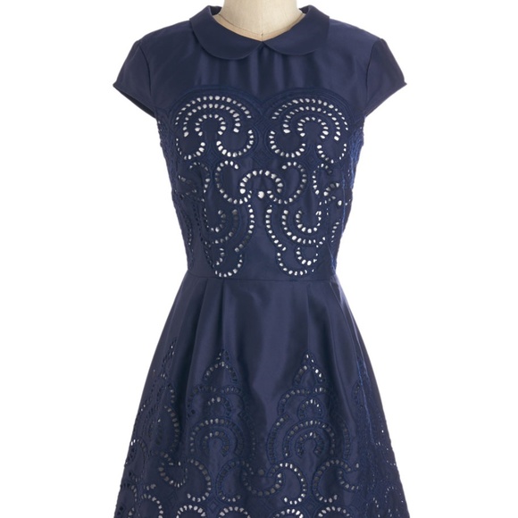 Chi Chi London Dresses & Skirts - Modcloth  Swirls Unfurl Dress in Navy sz 4 EUC